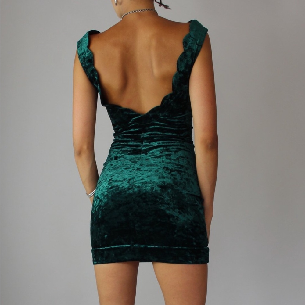 Rampage scalloped edge low back velvet green dress